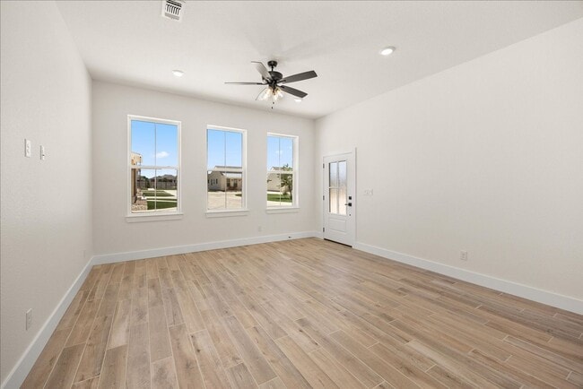 Building Photo - Bright, Spacious, & Beautifully Designed 1 bed 1.5 bath