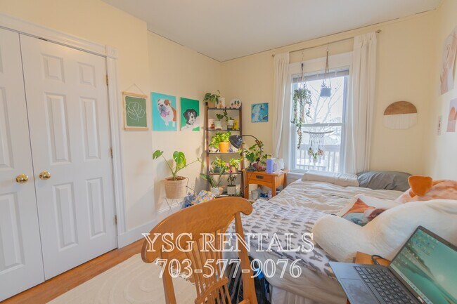 Building Photo - 40 Easton St