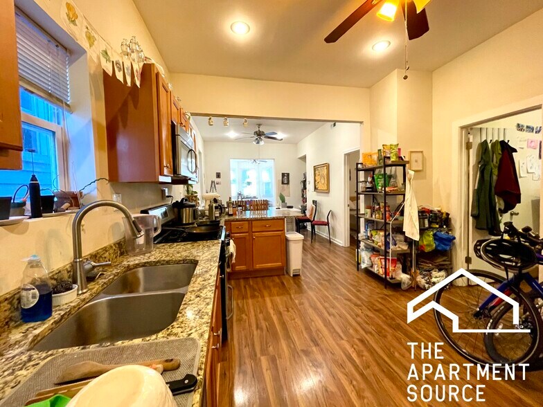 Building Photo - 1921 N Francisco Ave