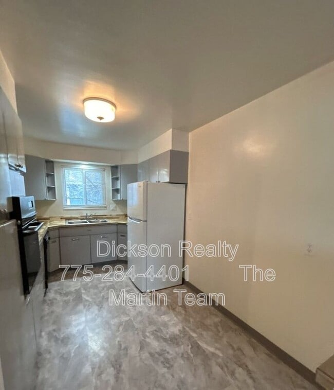 Building Photo - 240 18th St