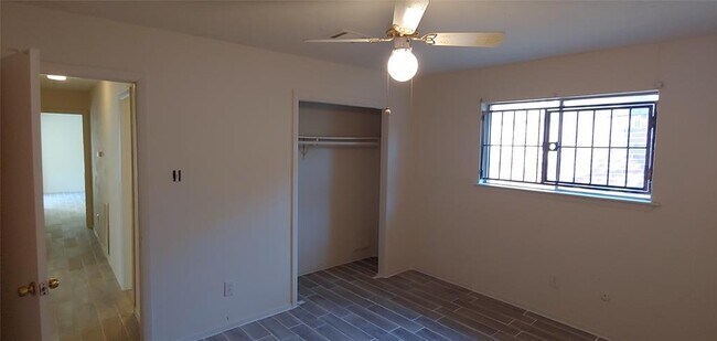 Building Photo - 10822 Lynbrook Dr