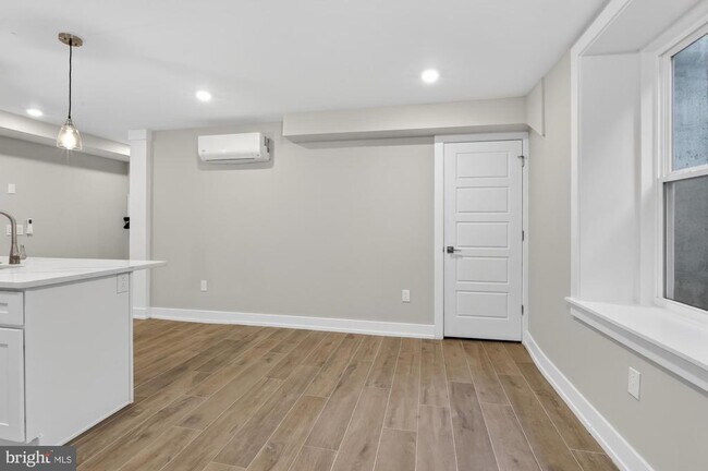 Building Photo - 2034 N Front St