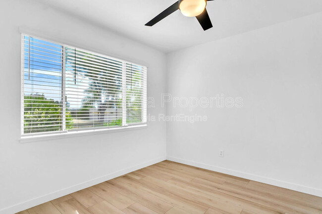 Building Photo - 4722 Mt La Palma Dr