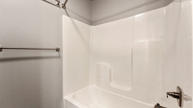 Building Photo - 6005 NW Hoover St