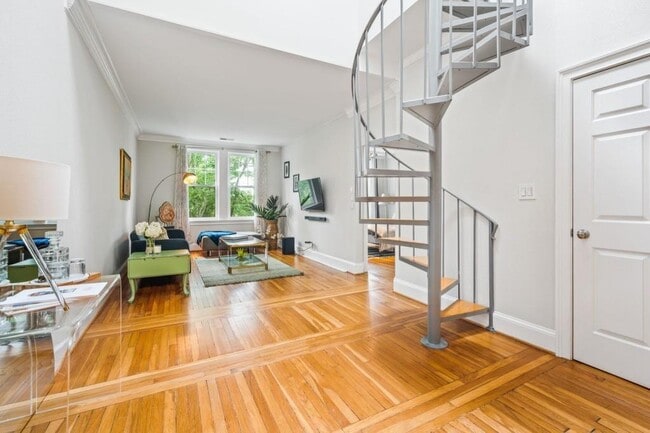 Building Photo - 2840 Peachtree Rd