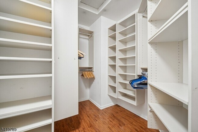 Building Photo - 915 Kensington Ln