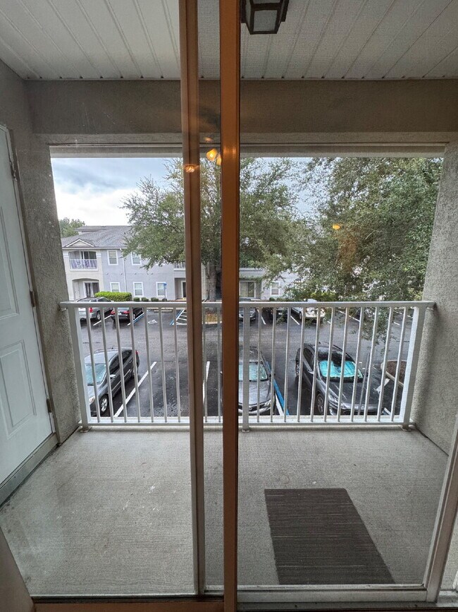 Building Photo - 2 Bed, 2 Bath Condo in Gated Community wit...