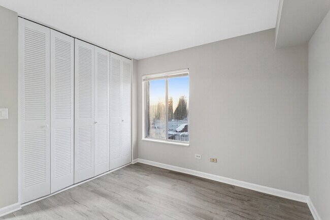 Building Photo - 6185 Pinewood Ct