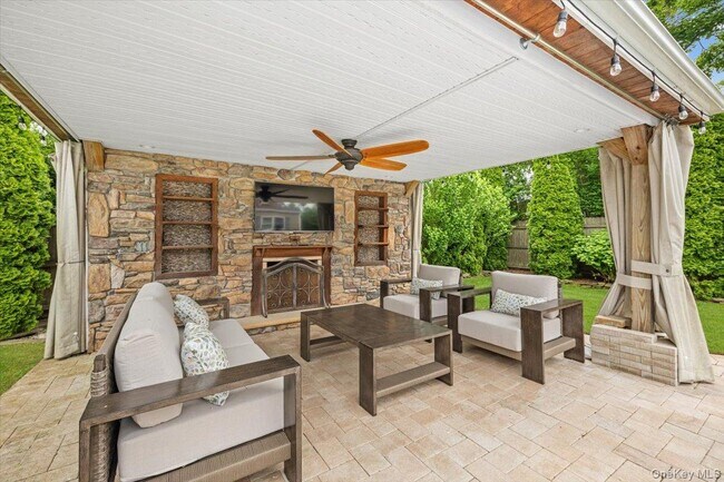 Building Photo - 13 Colonial Ln