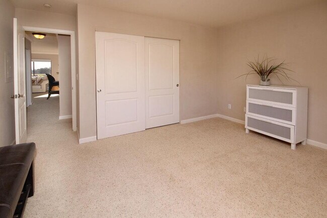 Building Photo - Open House Sunday December 7th 1-2pm  Beautiful Santa Cruz  Townhome in Prime Westside Location.