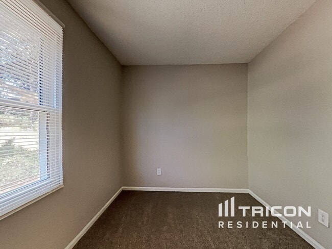 Building Photo - 3701 Broad Oak Dr