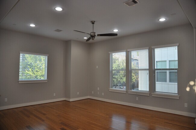 Building Photo - 5743 Petty St