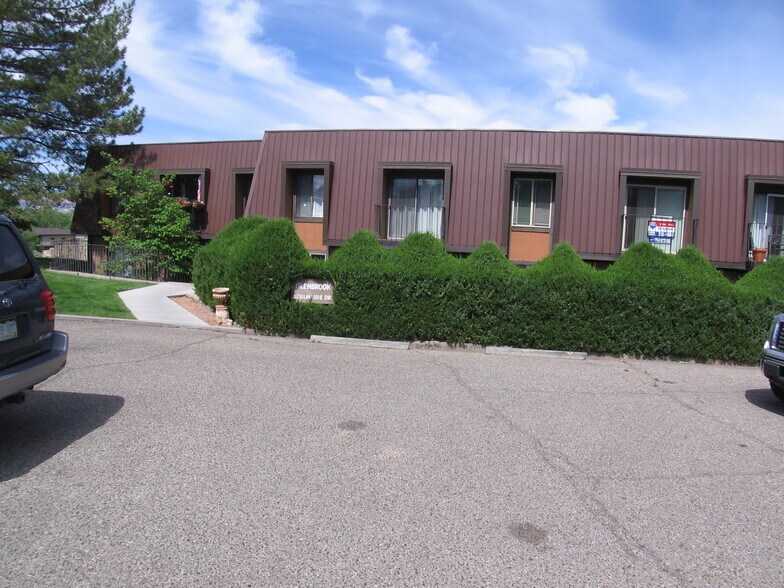 Building Photo - 3231 Lakeside Dr