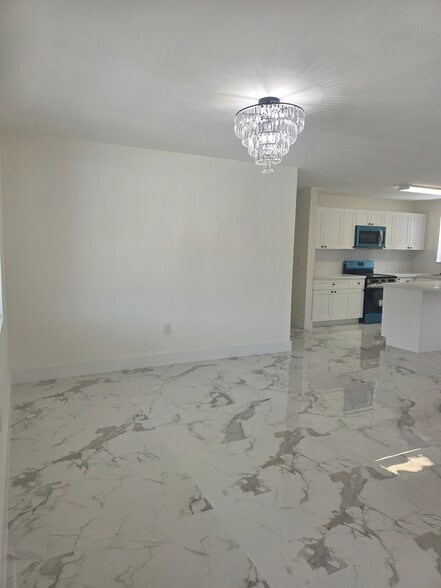 Building Photo - 443 NW 23rd Pl