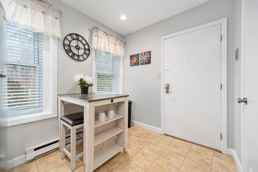 Building Photo - 348 North St