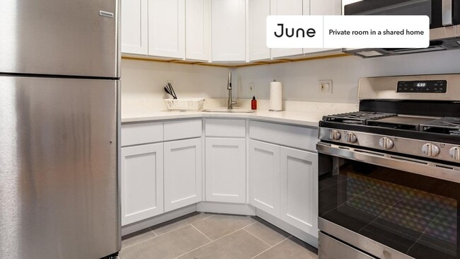 Building Photo - Room in Shared 4 bed/2 bath home in Flatbush