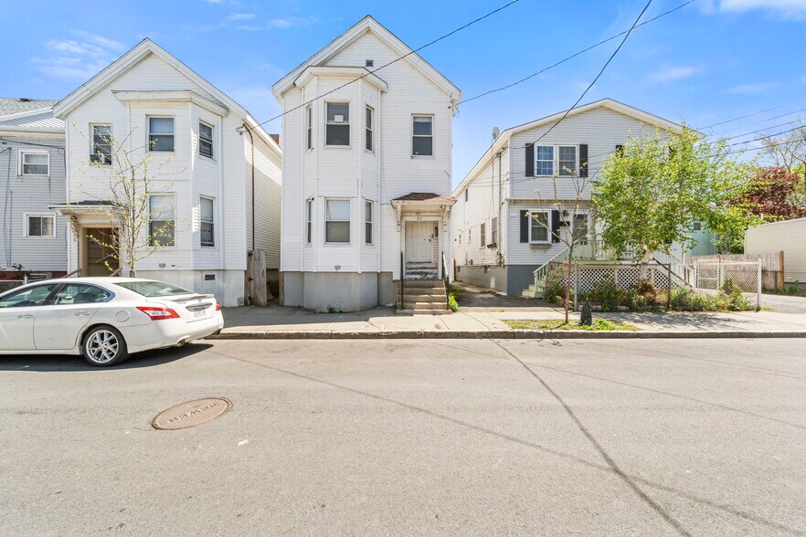 Building Photo - 23 Eden St