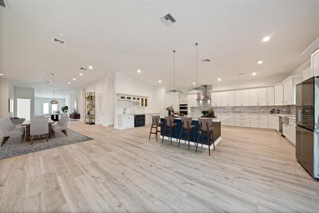 Building Photo - 1033 Hammock Cir