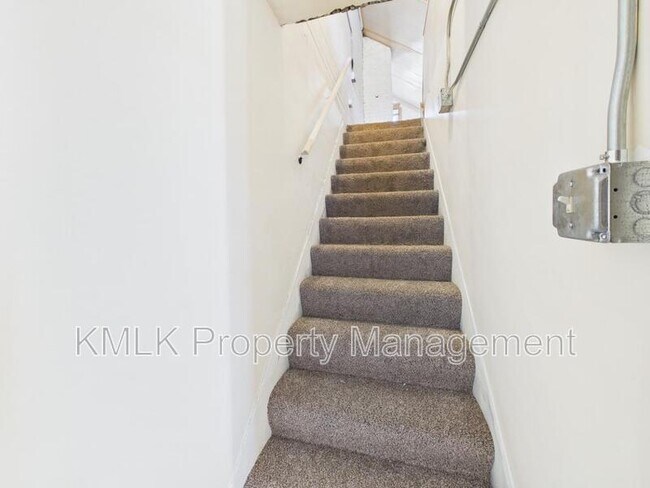 Building Photo - 444 7th St