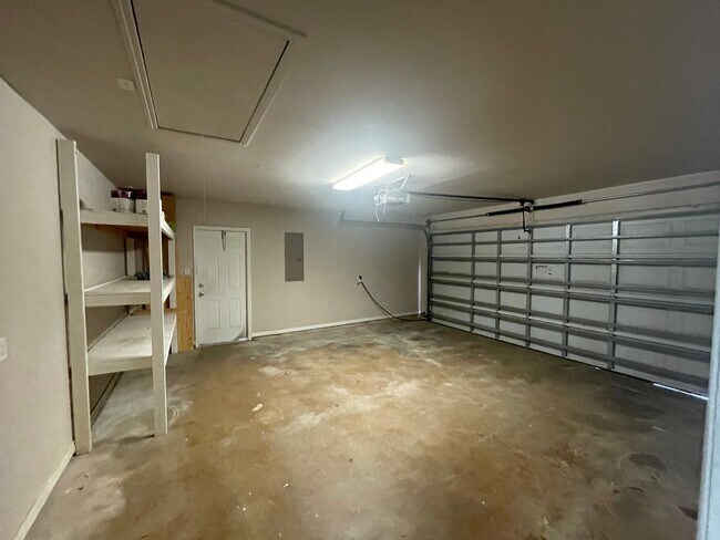 Building Photo - Waterfront Living in Corpus Christi – 3 Bed, 2 Bath Home with Boat Lifts & Scenic Views
