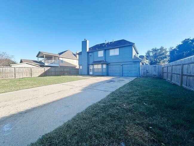 Building Photo - 15522 Baxter Ave