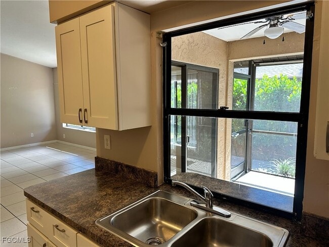 Building Photo - 1025 SE 24th Ave