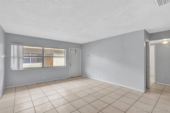 Building Photo - 5316 NW 24th Ct