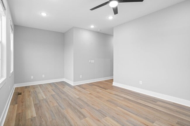 Building Photo - 225 Charleston Ave