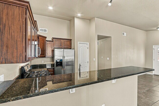 Building Photo - 14352 S Cave Ave