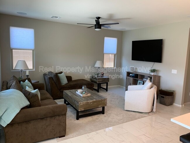 Building Photo - 8721 W MacKenzie Dr