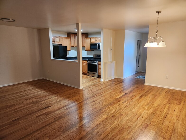 Building Photo - 14 S Indian Valley Ct