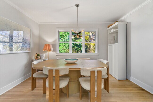 Building Photo - 6 Meadowbank Rd