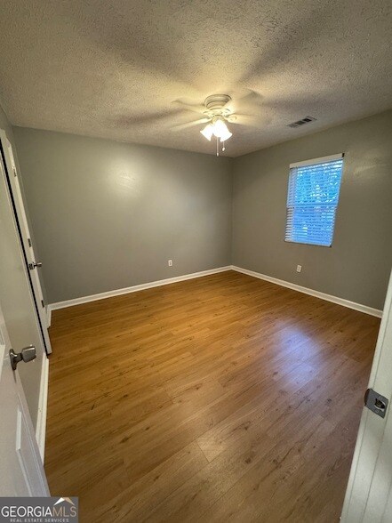 Building Photo - 5883 Brookside Dr SE