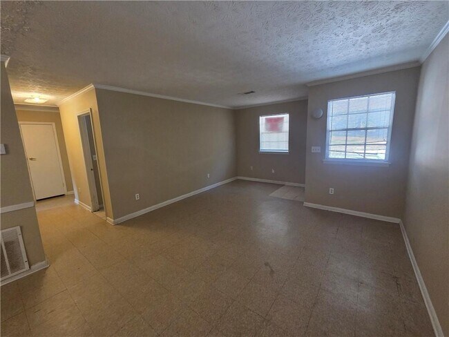 Building Photo - 897 6 Oaks Cir