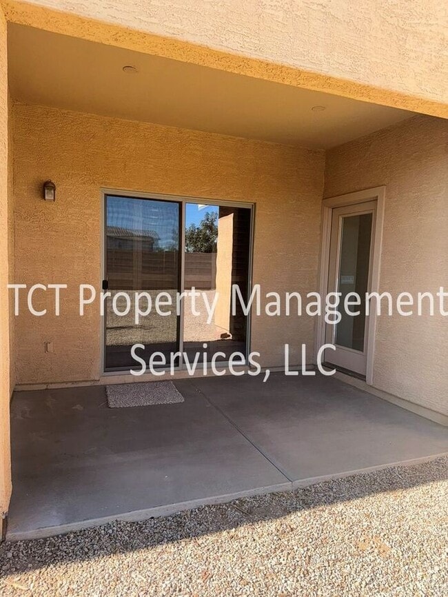 Building Photo - Freshly updated house in East Mesa