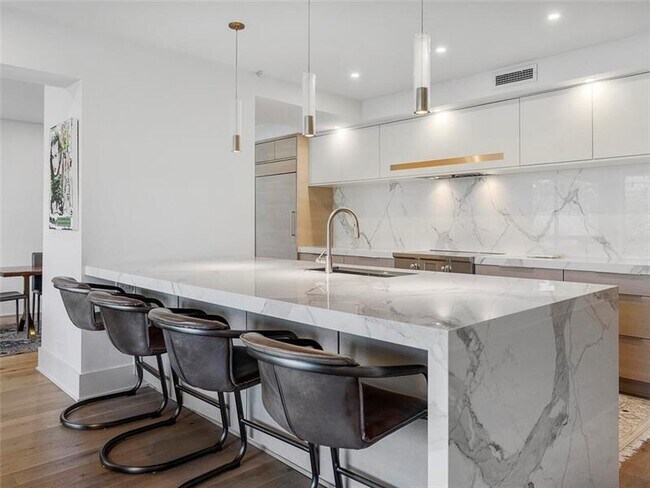 Building Photo - 2660 Peachtree Rd NW