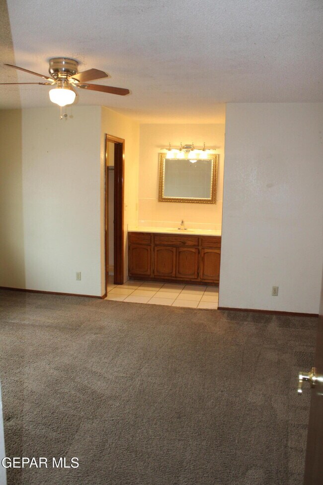 Building Photo - 11550 James Grant Dr