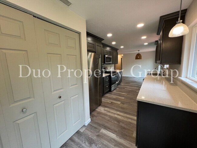 Building Photo - Edgewood South Eugene Home