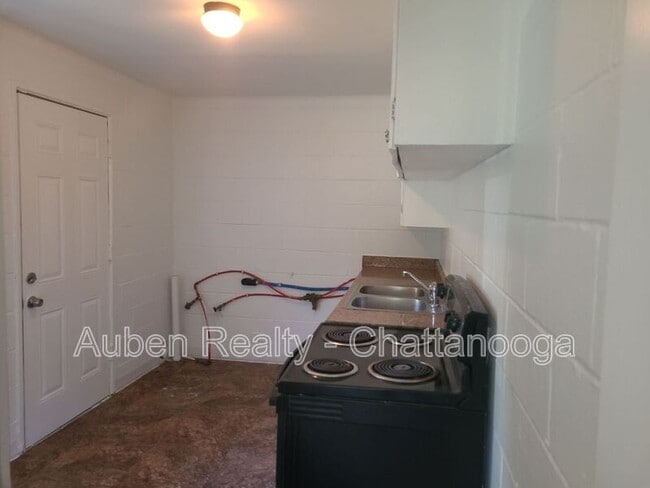 Building Photo - 715 Lupton Dr