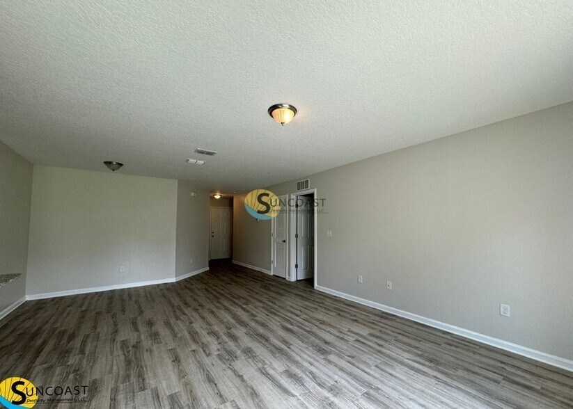 Building Photo - 8138 Ocala Ave