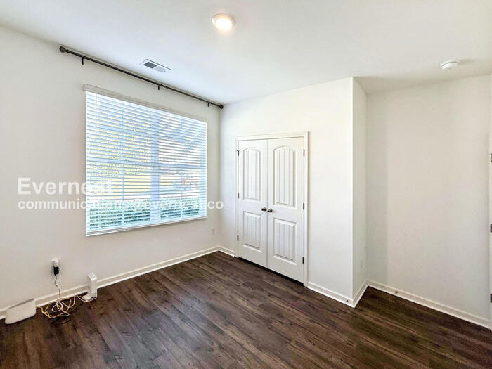 Building Photo - 4008 Park Crossings Dr