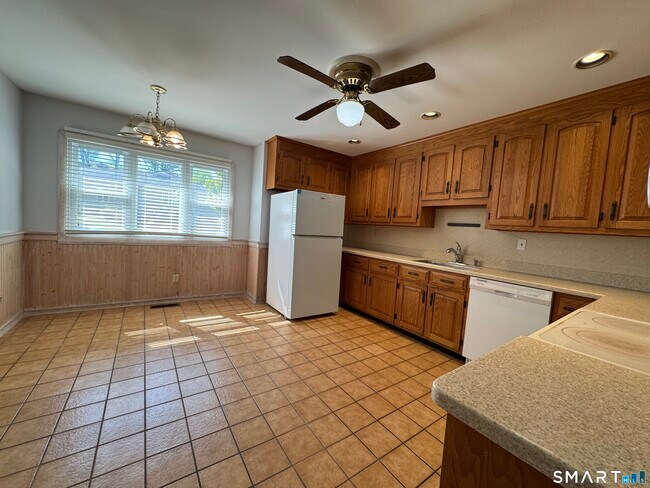 Building Photo - 223 Deer Run