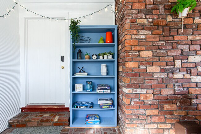 Building Photo - 4061 Lower Roswell Rd