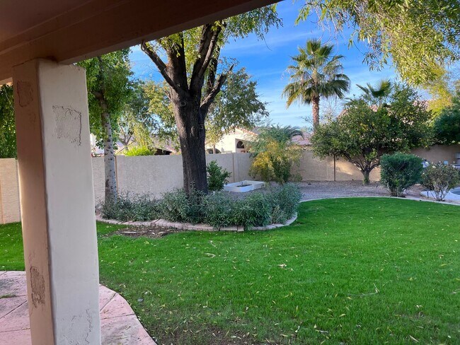 Building Photo - 4746 W Carla Vista Dr