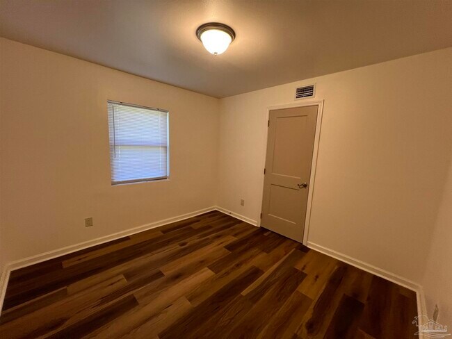 Building Photo - 6791 Vivian Dr