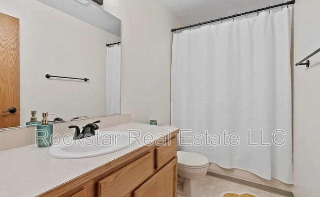 Building Photo - 607 W Persimmon Ln