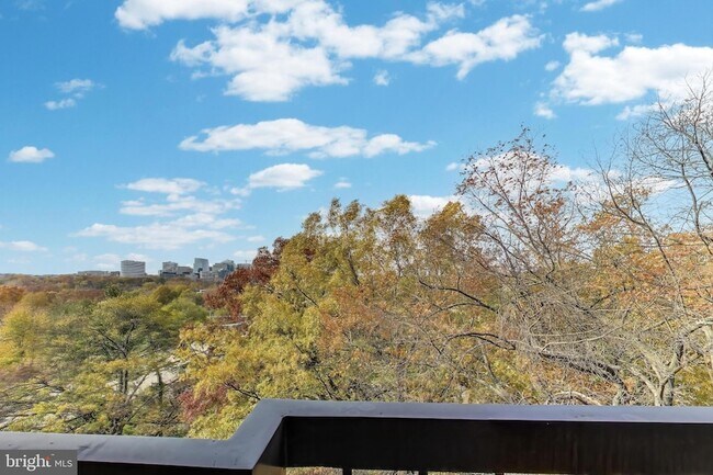 Building Photo - 1001 26th St NW