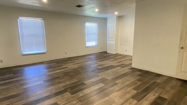 Building Photo - 1017 Audubon Ave