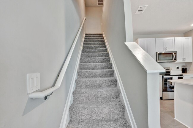 Building Photo - 345 SE Sea Hunt Way