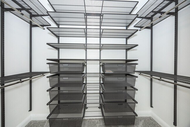 Building Photo - Charming Home Move-in Ready!